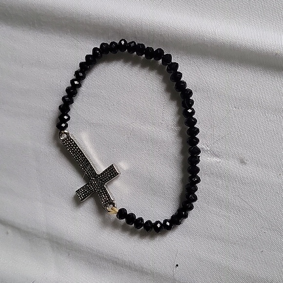 💛BOGO💛 Beaded cross bracelet - Picture 3 of 3